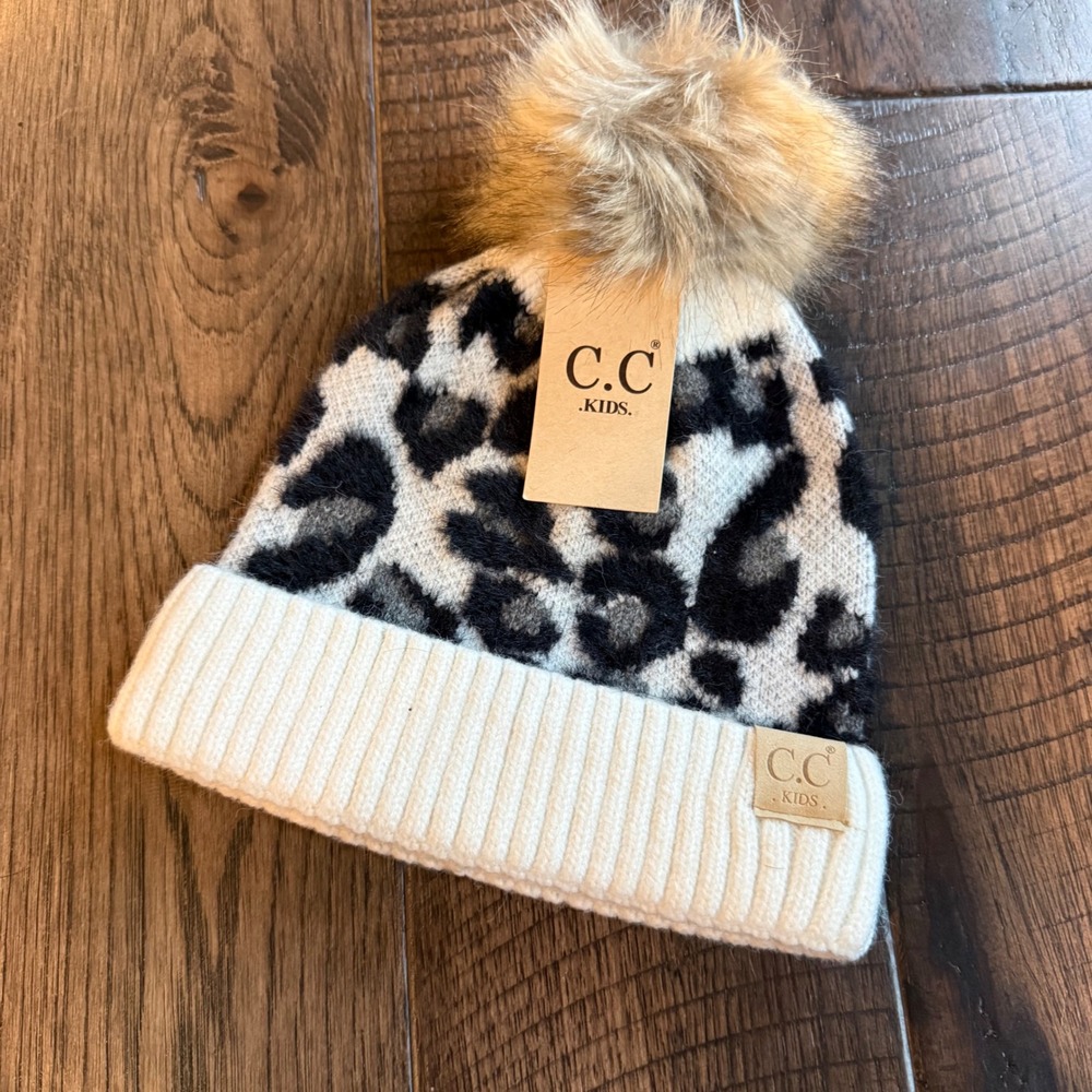 CC NWT Kids Leopard Print Beanie Faux Fur Pom-Pom Ribbed Knit Winter Hat